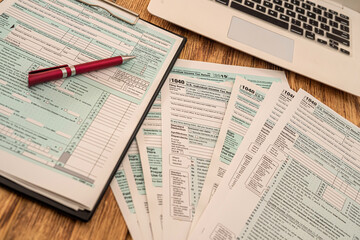 Obraz premium US tax forms 1040 ready to fill US citizens with a pen lying on the table