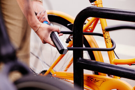 female locking bike