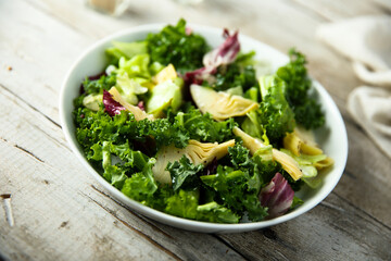 Fresh green salad with artichoke	