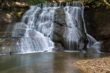 Obraz premium Starzel Wasserfall bei Jungingen, Schwäbische Alb