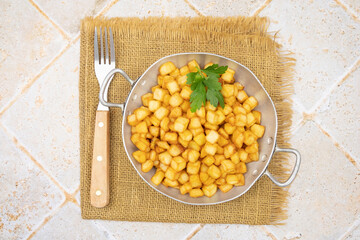 pommes de terre rissolées dans une poêle