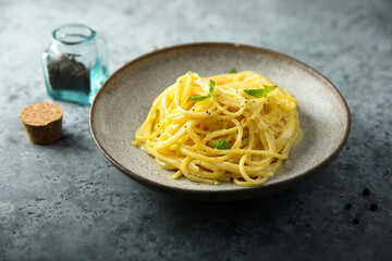 Pasta with cheese and black pepper	