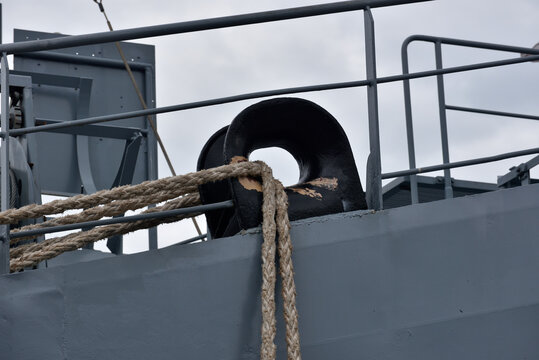 Hawsehole with the ropes dragged over the mooring lines