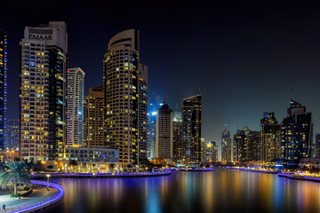 Fototapeta na wymiar Dubai Marina - at night