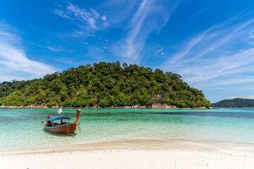 Fototapeta na wymiar Beautiful Andaman sea, Tropical Turquoise clear blue sea and white sand beach with blue sky background at Lipe Island, Satun, Thailand - summer vacation travel