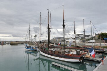 Fototapeta na wymiar beautiful sailing ship at Port-Haliguen harbor in Brittany. France