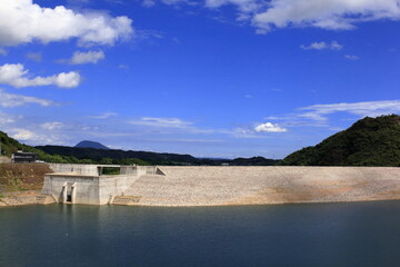 夏のダム
