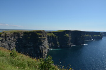 Fototapeta na wymiar Moher cliffs and atlantic ocean in Ireland
