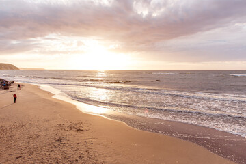 Fototapeta na wymiar Балтийское море закат волны пляж горизонт песок