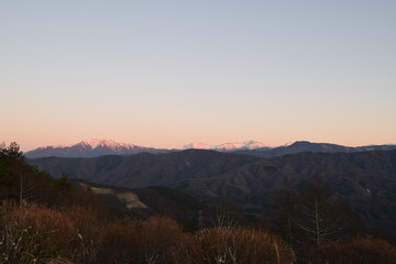 薄く染まる南アルプス