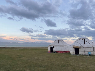 Fototapeta na wymiar yurt in the field