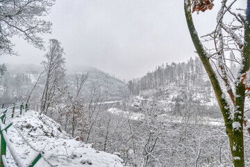 Talsperre und Berge in Hagen Haspe im Winter