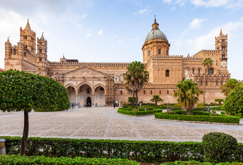 Fototapeta na wymiar Die Kathedrale Maria Santissima Assunta in Palermo, Sizilien