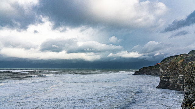 Maison sur la falaise pendant la temp&ecirc;te