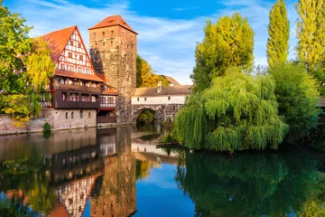 Nürnberg (Nürnberg), Henkersteg und Maxbrücke an einem warmen, sonnigen Herbsttag © EKH-Pictures