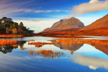 Obraz premium Beautiful Morning Light over Loch Clair with Liathach in the background, Glen Torridon, North West Highlands, Scotland, UK.