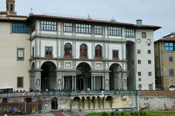 Fototapeta na wymiar Galleria degli Uffizi Vista dall'Arno