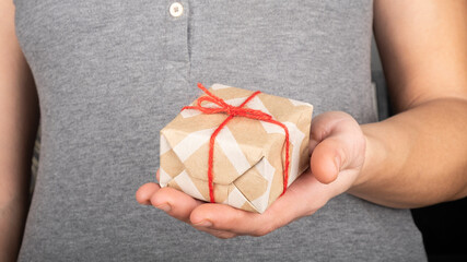 present for Valentine's Day gift box in hand, give a gift in New Year