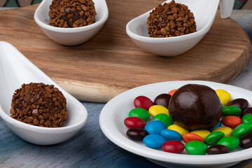 Brigadier (brigadeiro) covered with granulated or colorful chocolate .