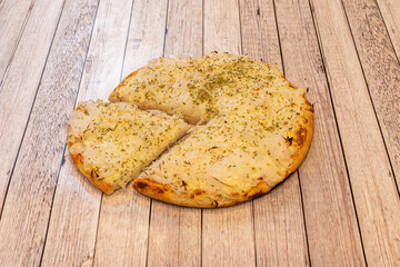 The fugazza con queso,  is a variety of Argentine pizza, originated in Buenos Aires, which consists of a bread base, on which cheese and onion are placed, and usually also olives.