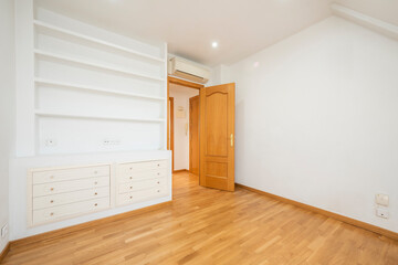 Plaster shelf with drawers, oak carpentry and oak doors with air conditioning unit