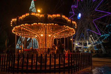 Fonte Nova's garden with Christmas market and colored ferris wheel near Ria de Aveiro at night