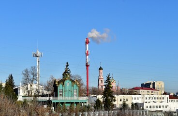 Obraz premium View of the outskirts of the city with smoking chimneys.