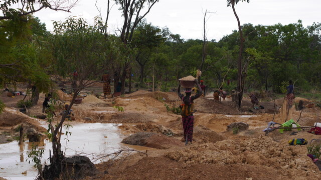Site d'orpaillage a Mandiana en Guinee