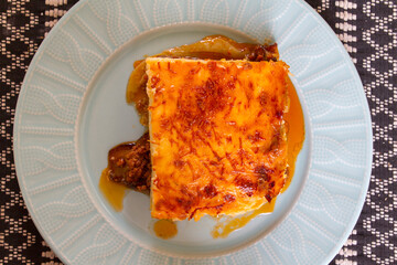 Musaka en la ciudad de Atenas, en el pais de Grecia