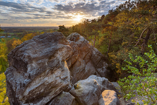 Sonnenuntergang &uuml;ber dem Hockenden Weib in den D&ouml;renther Klippen
