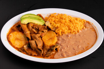 Bistec ranchero- Beef and potatoes platter