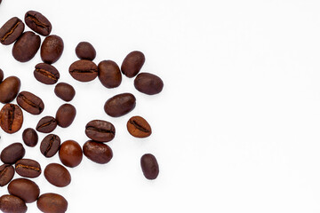 Naklejka premium A group of roasted coffee beans, fresh brown in color, ready to be grinded and made drinks, the theme is freshness and relax