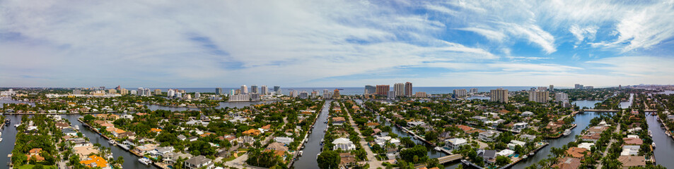 Obraz premium Aerial panorama luxury homes in Fort Lauderdale FL USA