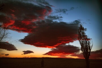 El cielo arde