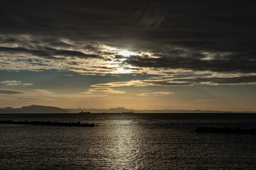 冬の海と希望の日の出