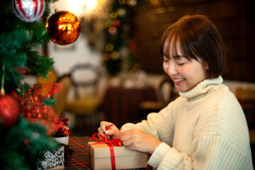 Fototapeta na wymiar young woman wrapping a gift box