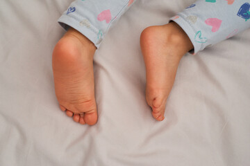 Baby feet in bed
