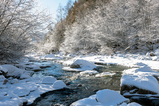 hiver au bord de la rivière