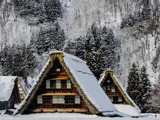 冬の越中五箇山菅沼合掌集落 © KOMAKI JUN