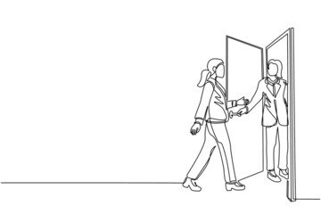Single continuous line drawing businesswoman at door welcomes her friend in. Woman is inviting her friend to get into her house. Hospitality concept. Dynamic one line draw design vector illustration