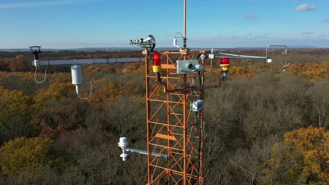 Sunshine pyranometer measurement incoming diffuse solar radiation, eddy covariance systems consist sonic anemometer scientific tower station research gas analyzer wind relevant gas fluctuations