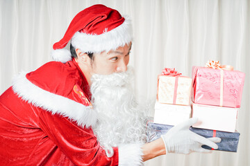 サンタクロース　クリスマス　プレゼント　人物