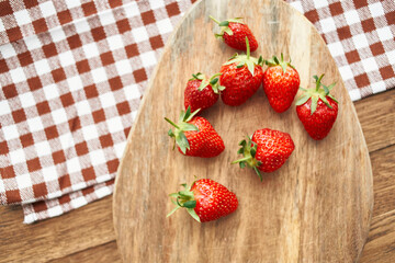strawberry wood board kitchen fresh fruit vitamins