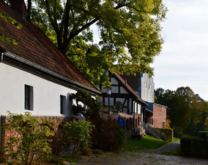 Fototapeta na wymiar Herbst im Dorf Rethem am Fluss Aller, Niedersachsen