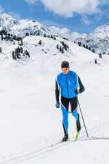Ausdauersport Langlauf im klassischen Stil im Hochgebirge