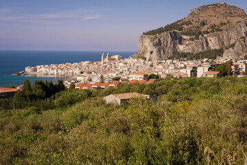 Obraz premium Cefalù. Palermo. Panorama del borgo sotto la Rocca con il mare