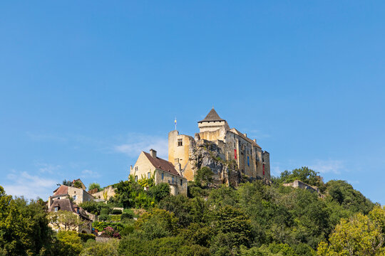 France, Dordogne, Castelnaud-la-Chapelle, Chateau de Castelnaud-La-Chapelle in summer