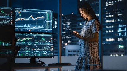 Financial Analyst Talking to Investment Banker in Late Evening at Work. Chatting About Real-Time...