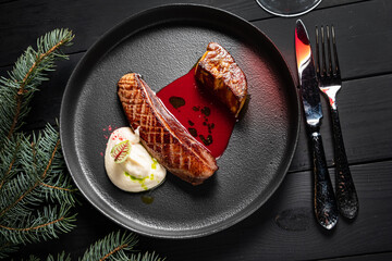 duck with cranberry sauce and red wine