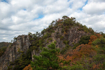 岩山と紅葉